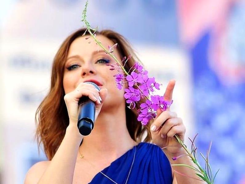 «От таланта успех зависит наполовину»: Юлия Савичева рассказала, как стала звездой