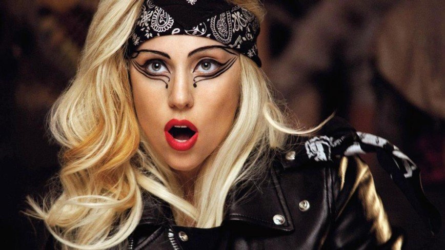 «Звезда уже не та!»: Леди Гага показала фигуру на пляже