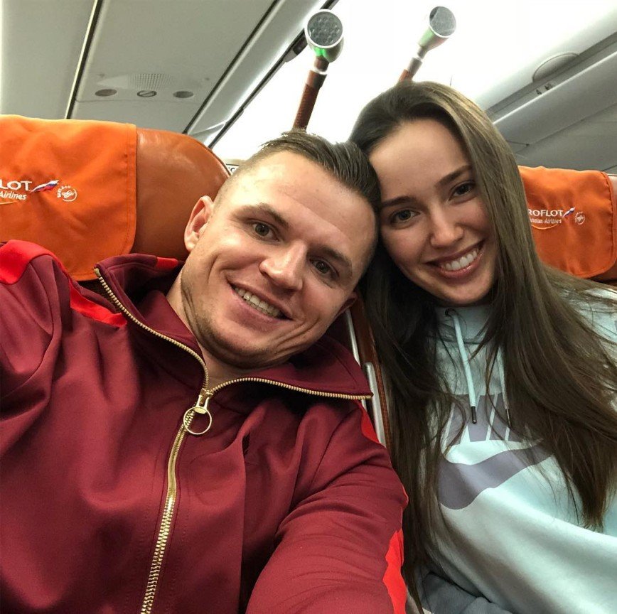 «А когда свадьба?»: Дмитрий Тарасов отправился на отдых с Анастасией Костенко
