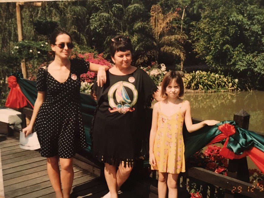«Как сейчас помню»: сестра Жанны Фриске поделилась архивными фото певицы
