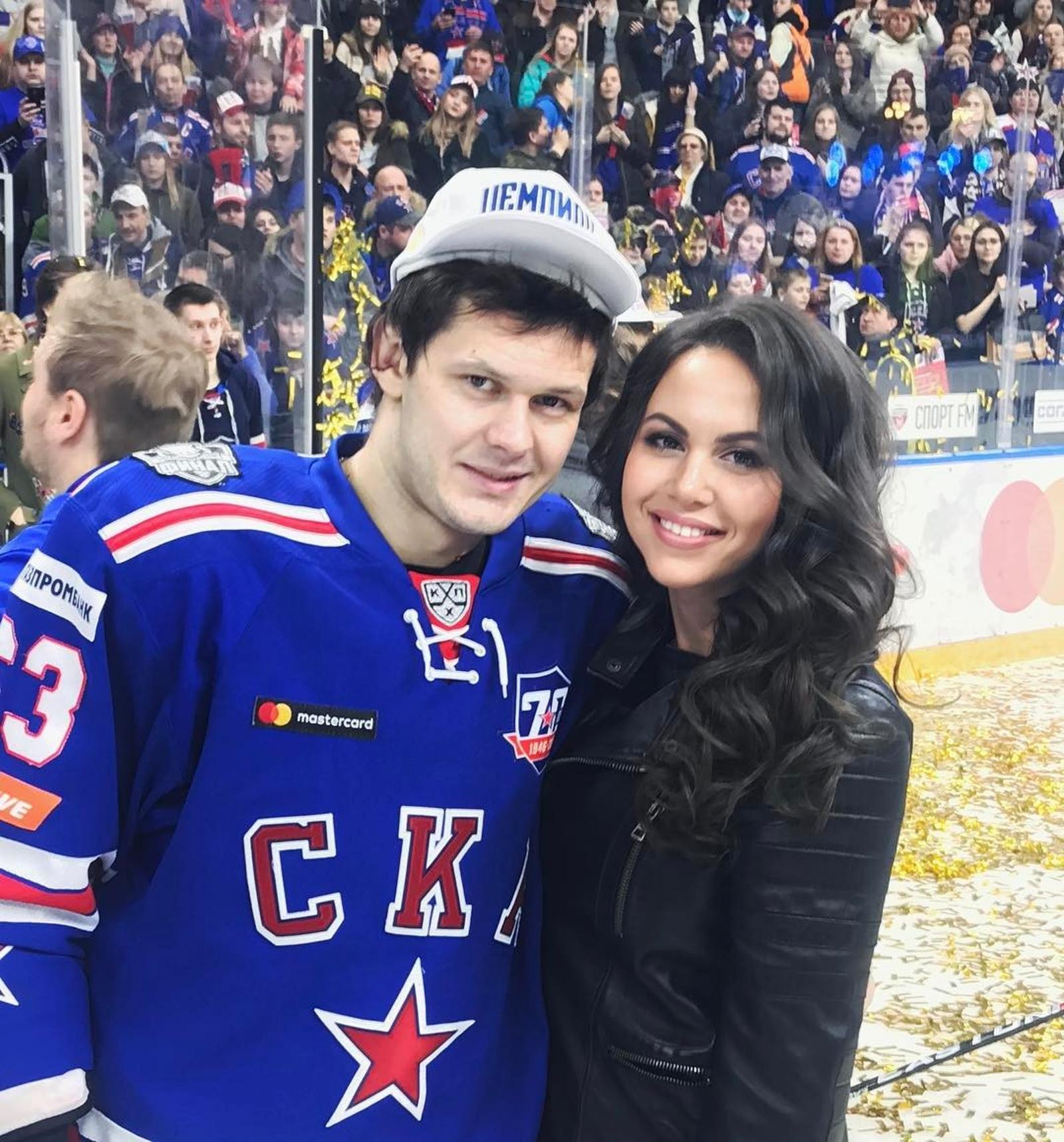 Высшая лига: кто они — жены российских хоккеистов 