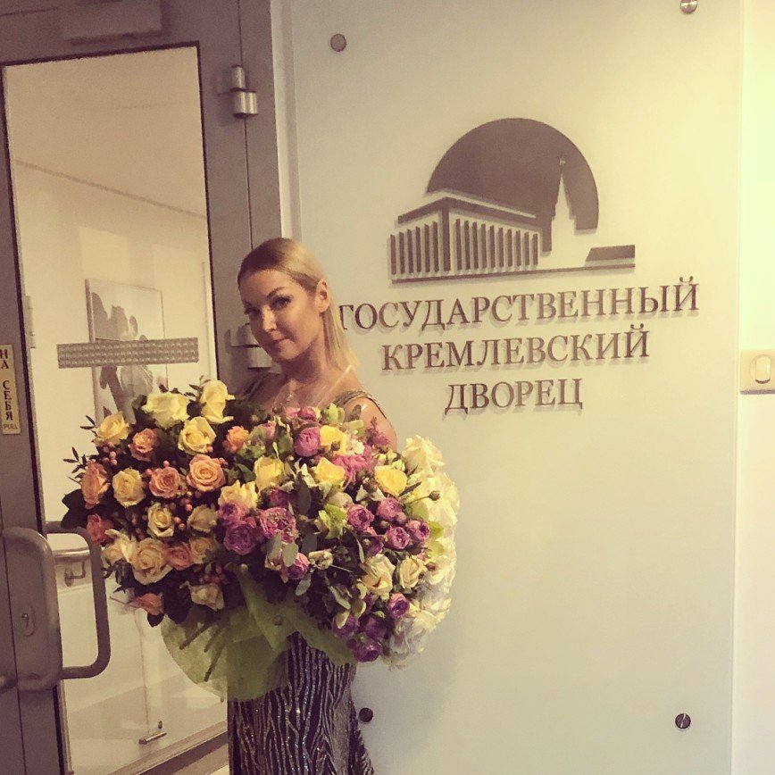  «Грудь надо прятать!»: Волочкова отключила комментарии из-за нелестных отзывов о своем наряде