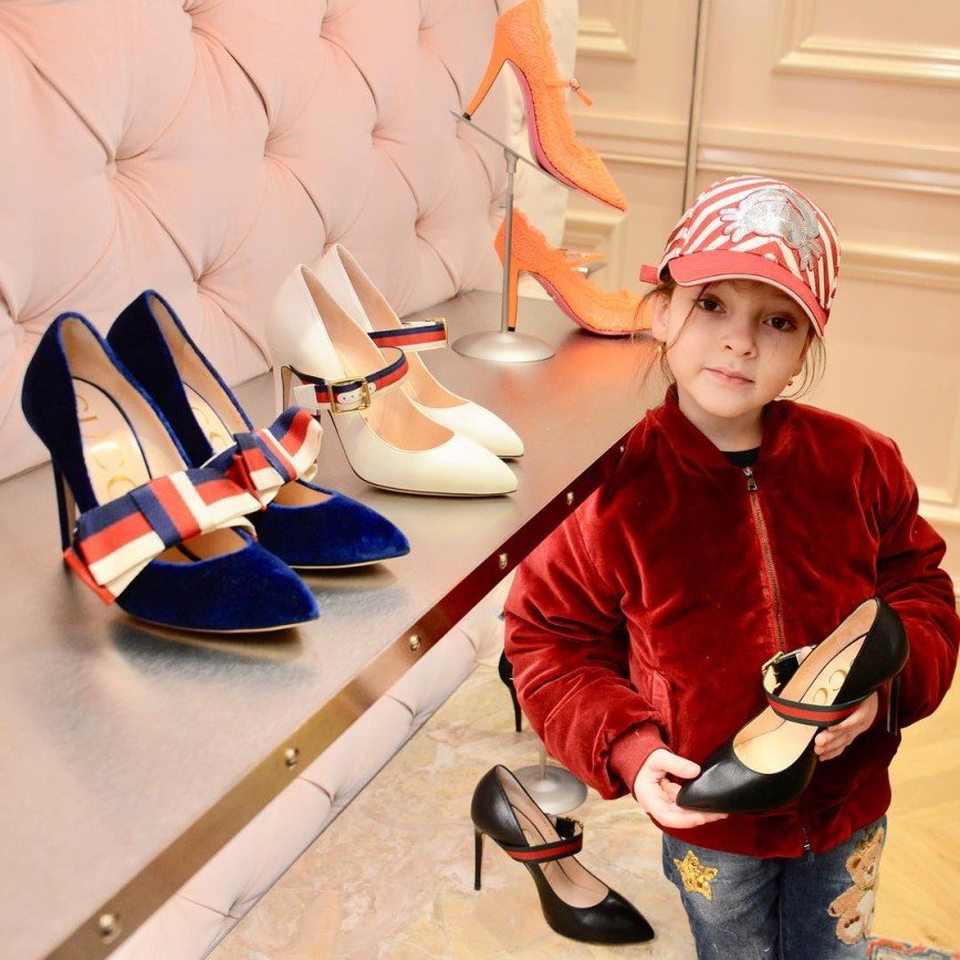 «Маленькая модница»:  дочь Филиппа Киркорова заинтересовалась туфлями на шпильке