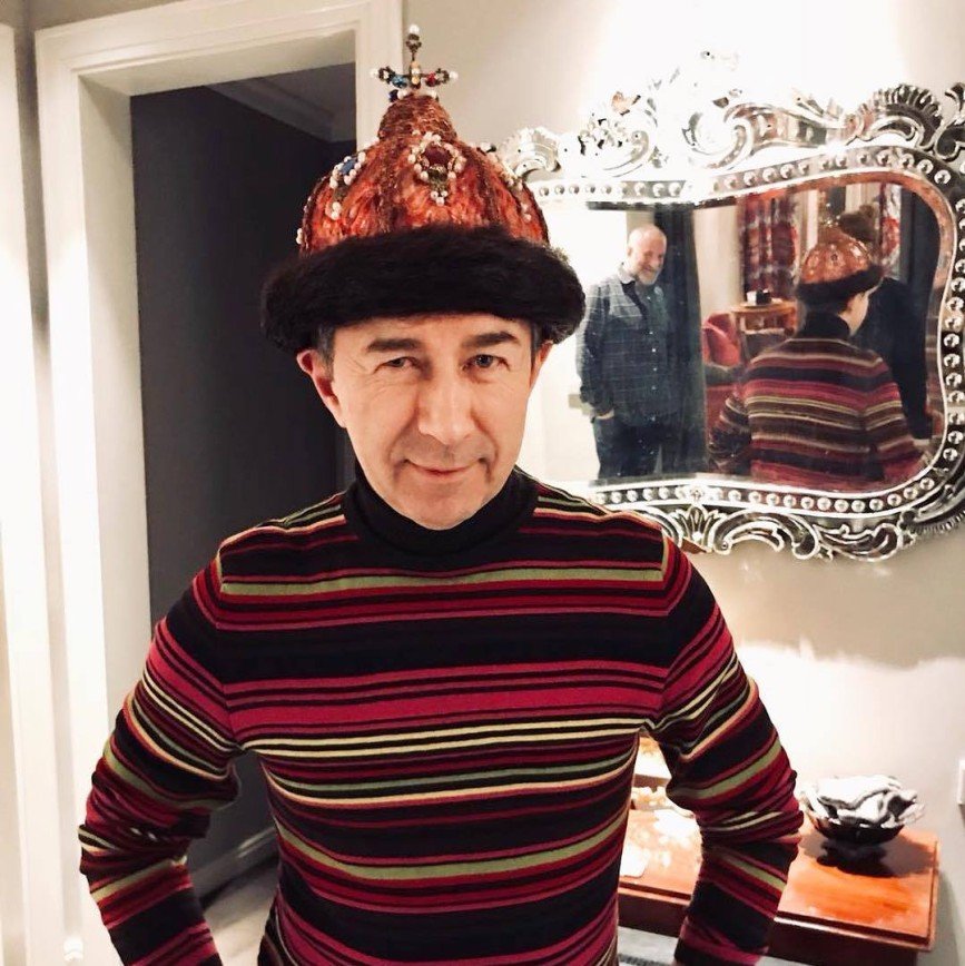 «Не тяжела ли?»: Валерий Сюткин надел шапку Мономаха