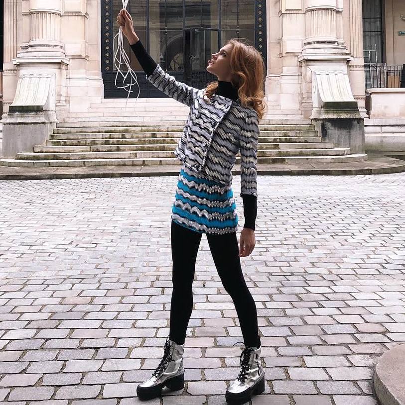 «Как подросток»: топ-модель Наталья Водянова вышла на улицу в молодежном наряде