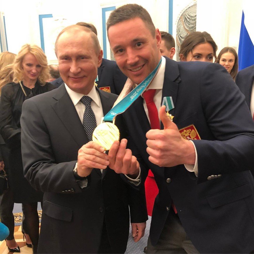 "Деньги и машины зачем?": в сети неоднозначно отнеслись к чествованию в Кремле олимпийцев 
