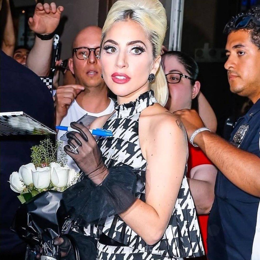 «Такая дива, не узнать»: Леди Гага изумила элегантным нарядом светской львицы