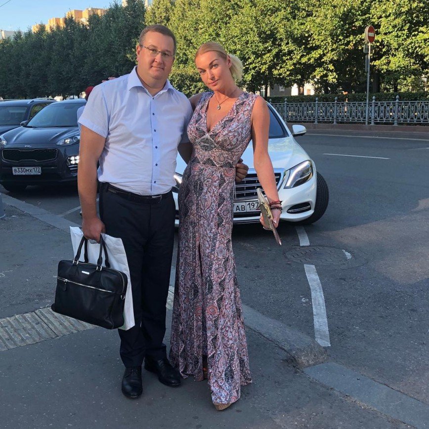 Анастасия Волочкова выиграла суд против своего водителя