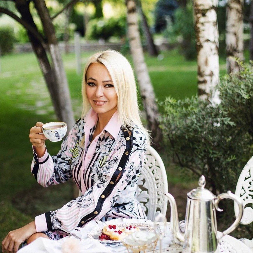 Не просто прихоть: Яна Рудковская рассказала о пользе роскошно сервированных завтраков