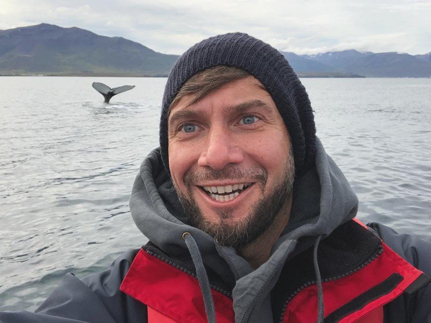 Андрей Разыграев увидел китов во время путешествия по Исландии