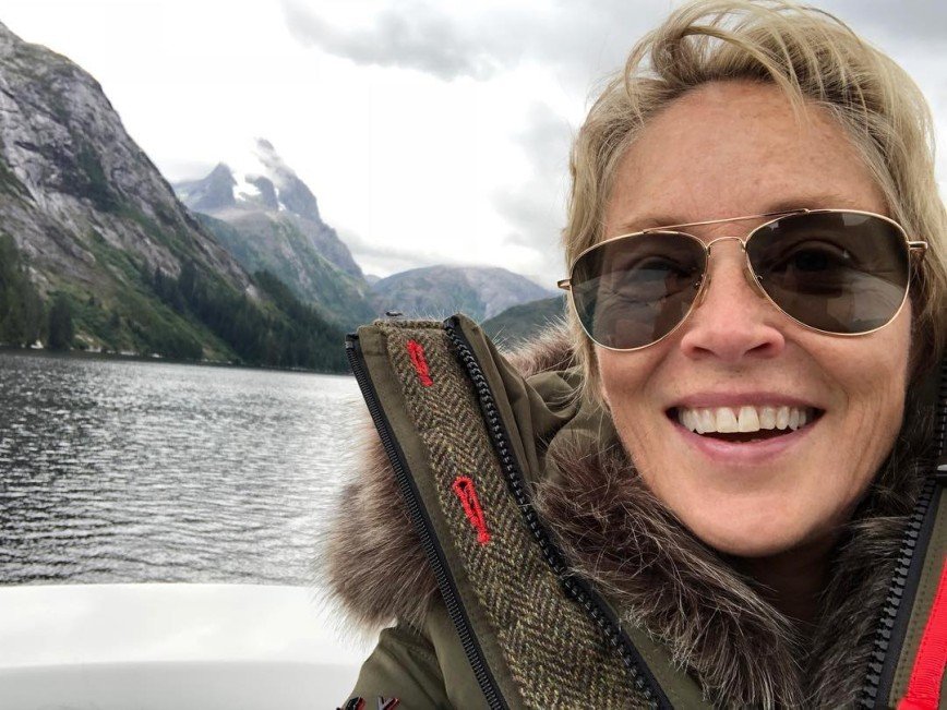 Шэрон Стоун поделилась впечатлениями от путешествия на Аляску