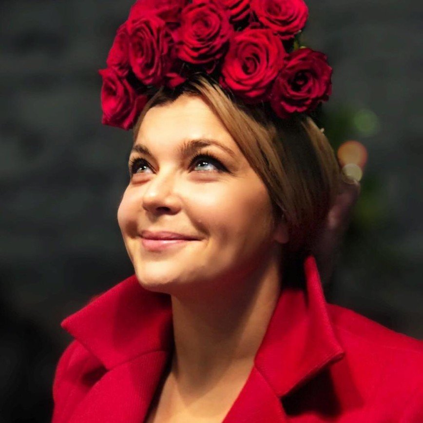 Красиво и загадочно: Ирина Пегова считает шляпки важной частью женского образа