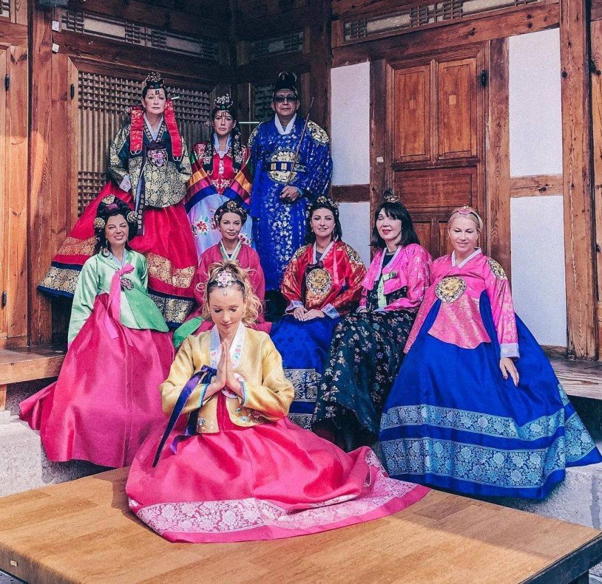В Сеуле российские звезды примерили исторические костюмы корейских принцесс