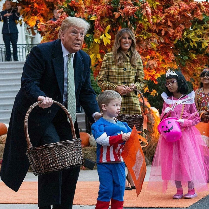 Дональд и Мелания Трамп устроили Хэллоуин в Белом доме