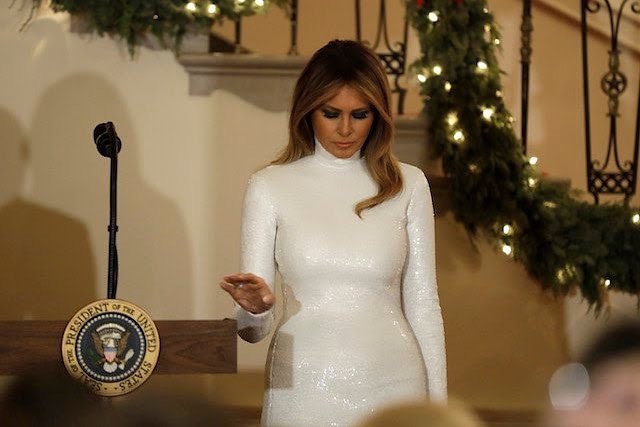 Мелания Трамп выбрала белое сверкающее платье для рождественского бала конгресса
