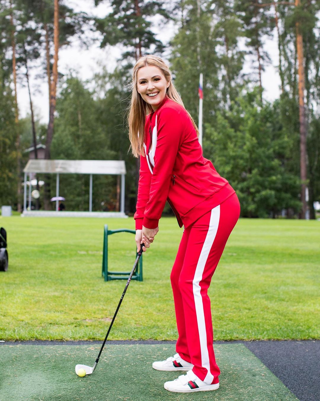 В восторге от гольфа: Мария Кожевникова опробовала спорт для миллионеров