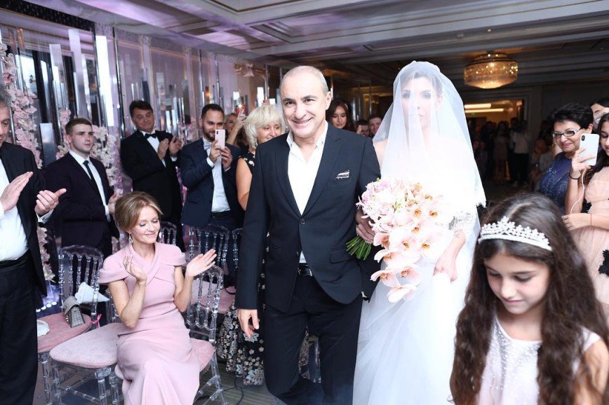 Дочка Михаила Турецкого сыграла пышную свадьбу после 8 лет гражданского брака