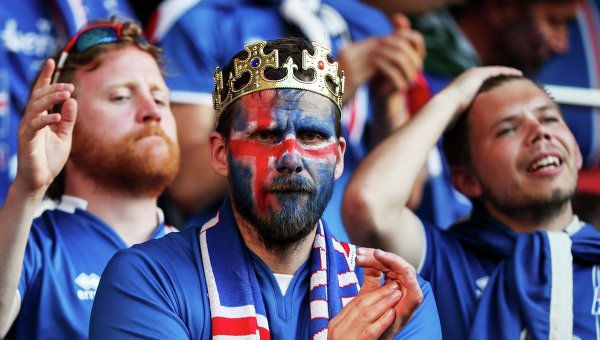 Исландские футбольные фанаты спели «Калинку» в благодарность за гостеприимство россиян