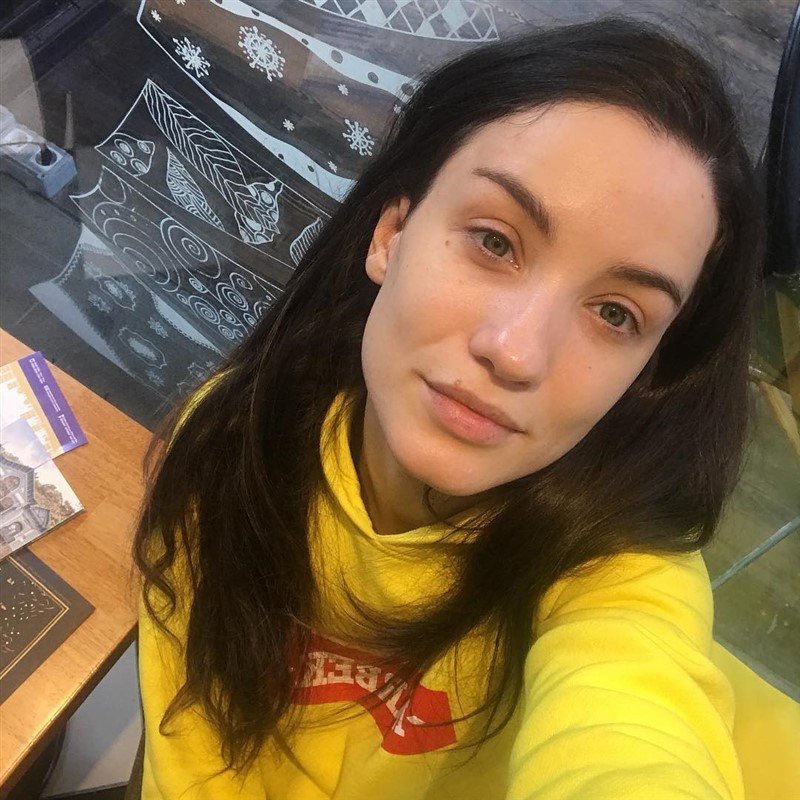 Виктория Дайнеко сделала селфи без макияжа