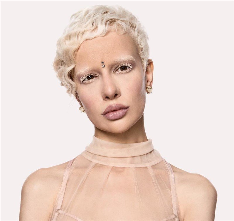 «Да, я крашу волосы»: девушка-альбинос из «Холостяка» решила раскрыть свои тайны