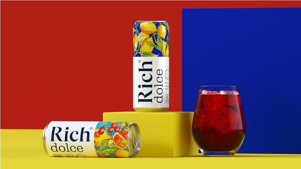 Rich Dolce предложил новый солнечный напиток с соком и пузырьками
