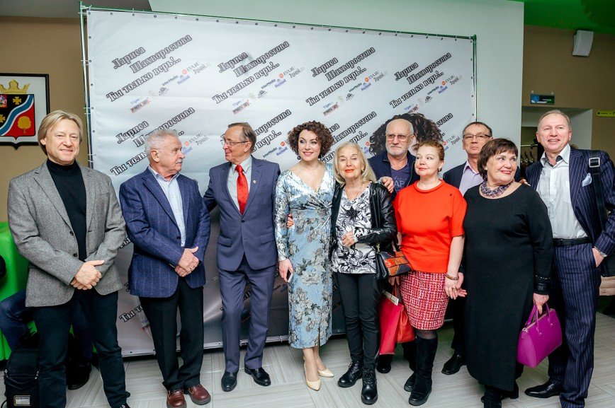 Дмитрий Харатьян и Сергей Никоненко поздравили Ларису Шахворостову с творческим юбилеем