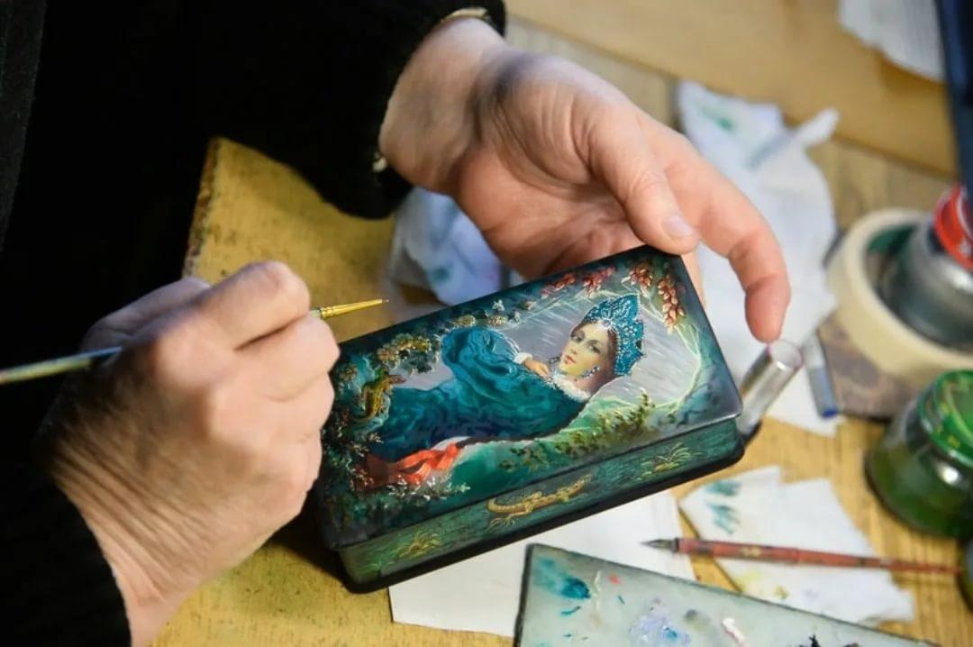 На юбилейном фестивале «Русское поле» покажут самое большое панно в истории федоскинской лаковой миниатюрной живописи