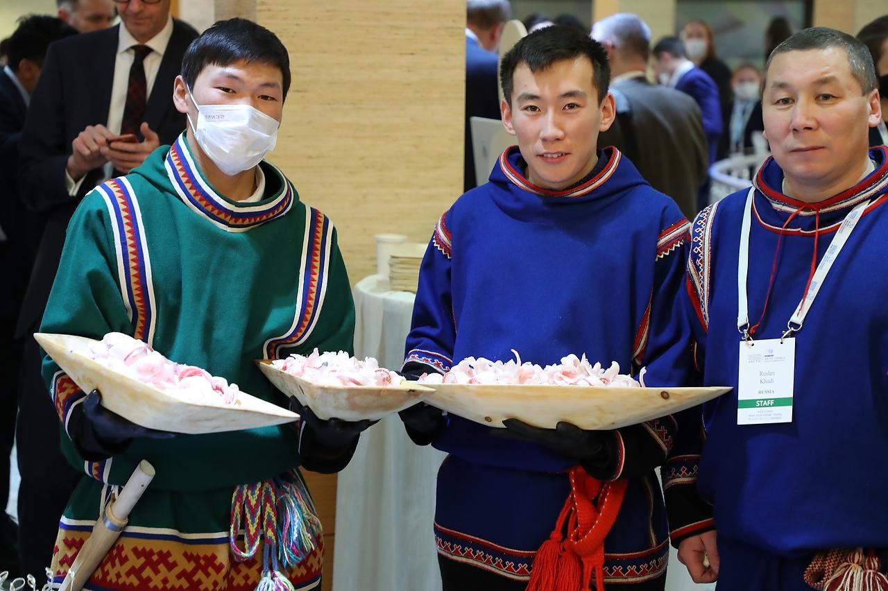 Отмеченный наградами проект Арктического совета о гастрономических традициях коренных народов будет представлен на фестивале северной кухни в Москве
