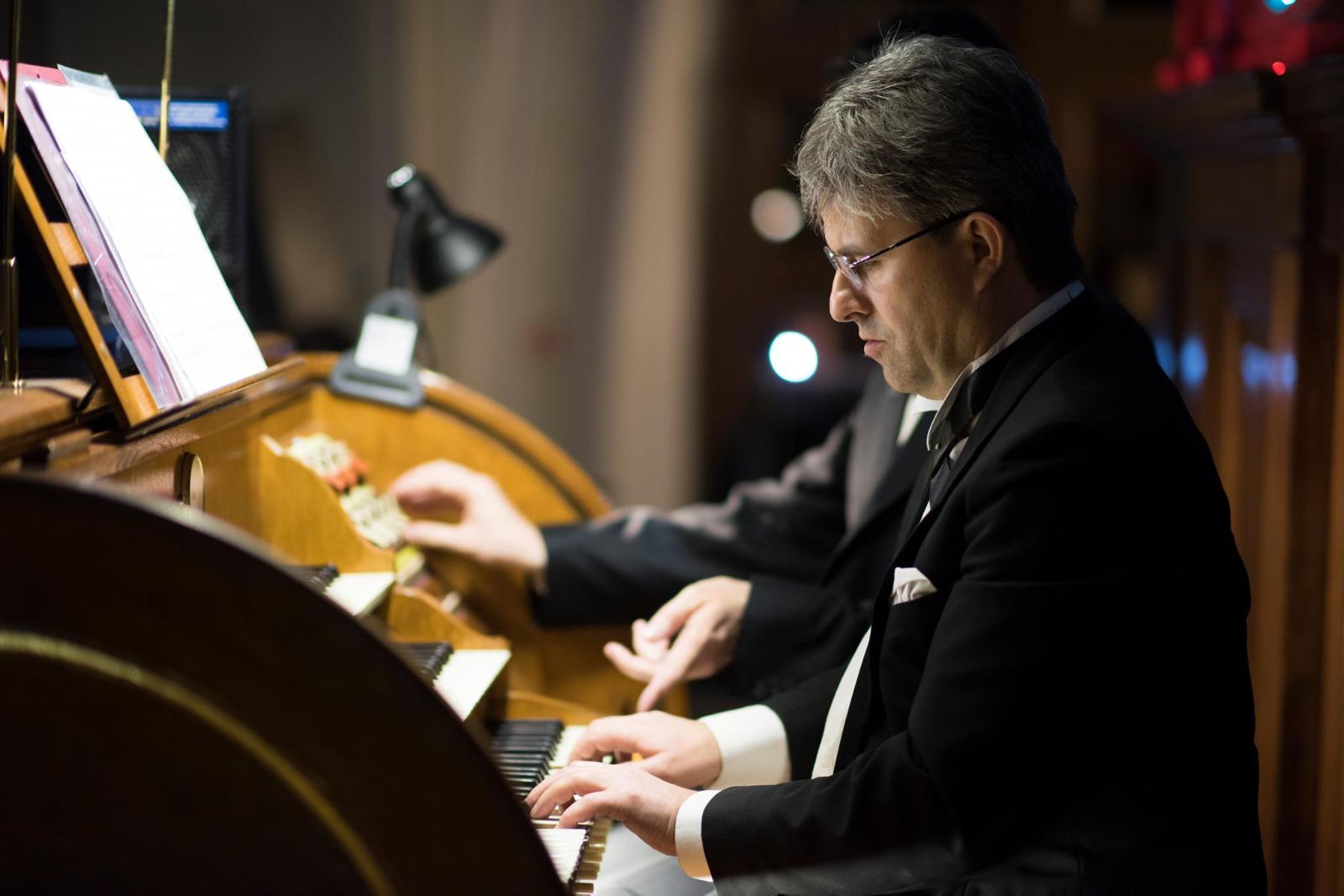 Уютный зимний вечер и духовная музыка: в центре Москвы сыграют на органе знаковые сочинения великих авторов