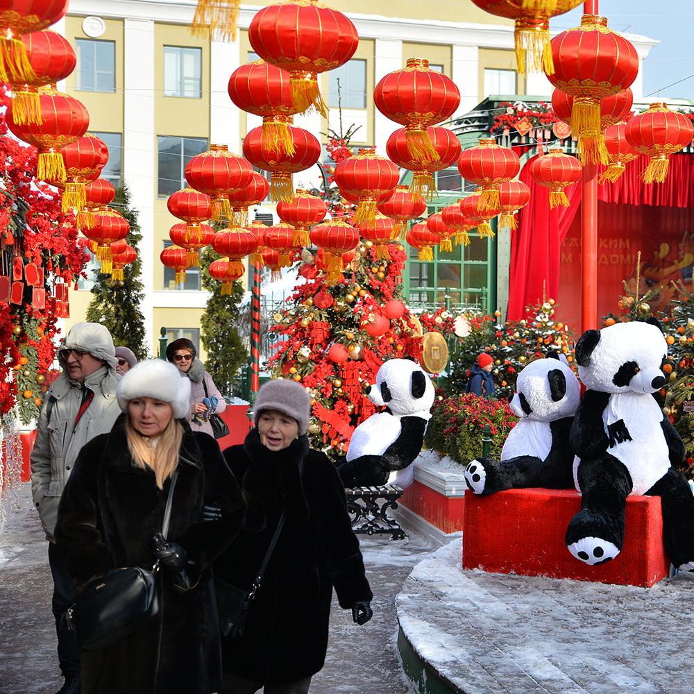 Иероглифы, красные фонарики и новогодний китайский салат – в Москве проводят мастер-классы в ходе празднования Китайского Нового Года
