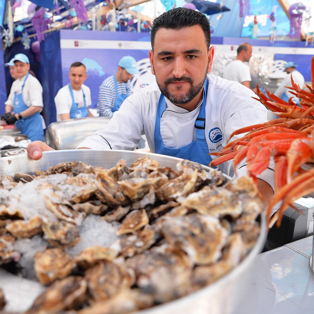 Сугудай из муксуна, тюлька с соусом тар-тар и шаурма с гребешком: более 300 столичных ресторанов присоединились к фестивалю «Рыбная неделя»
