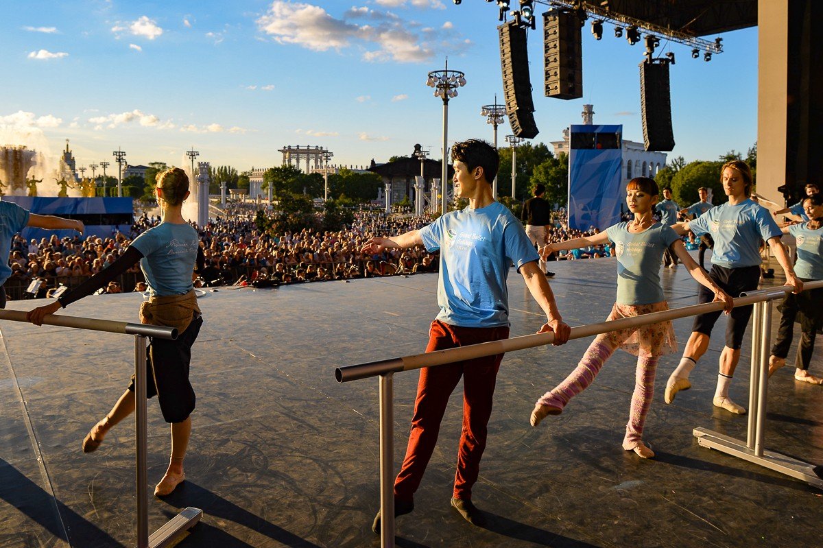 Три праздничных дня, 150 часов мастер-классов, 1000 артистов со всего мира: в Москве открывается фестиваль «Мировые балетные каникулы»