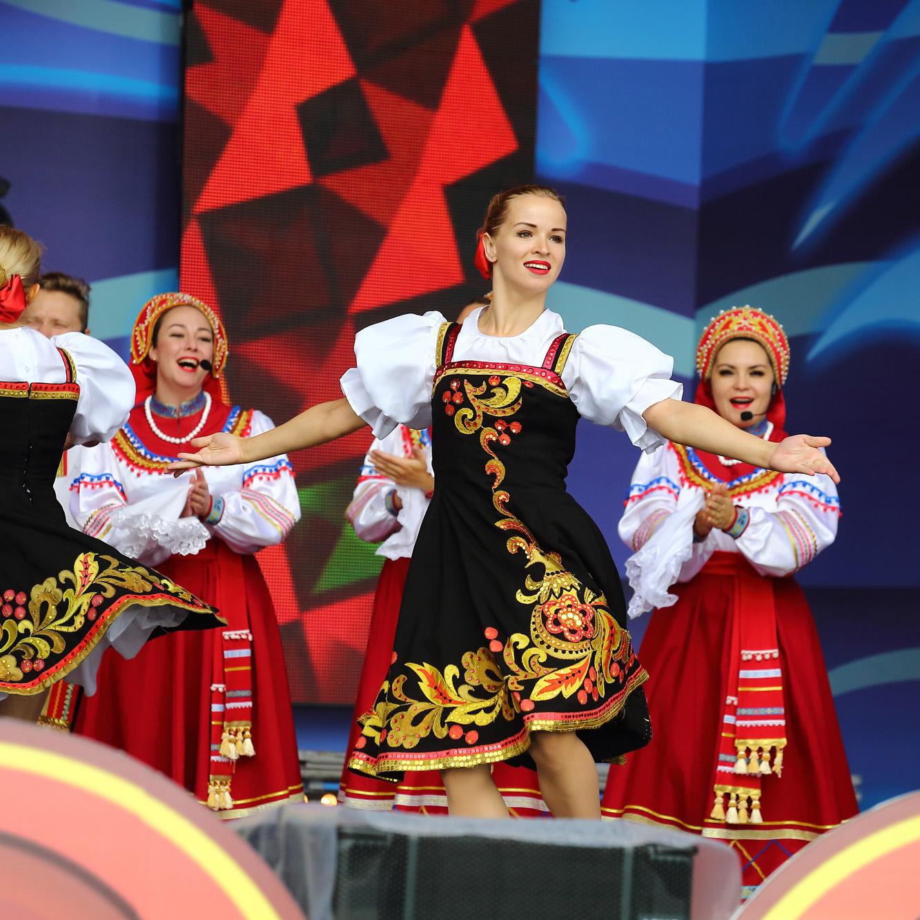 Четыре сцены и восемь тематических площадок ждут гостей фестиваля «Русское поле» в Коломенском