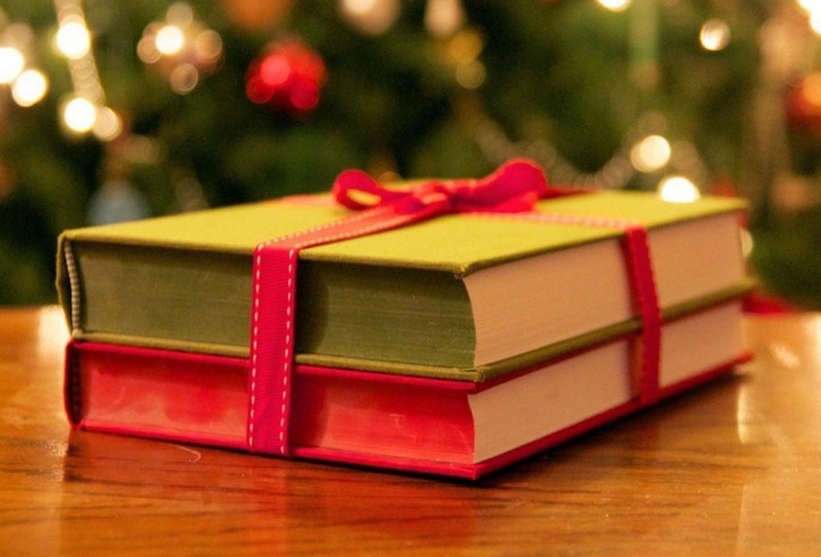 Трогательные, захватывающие и согревающие: книжные подарки на Новый год