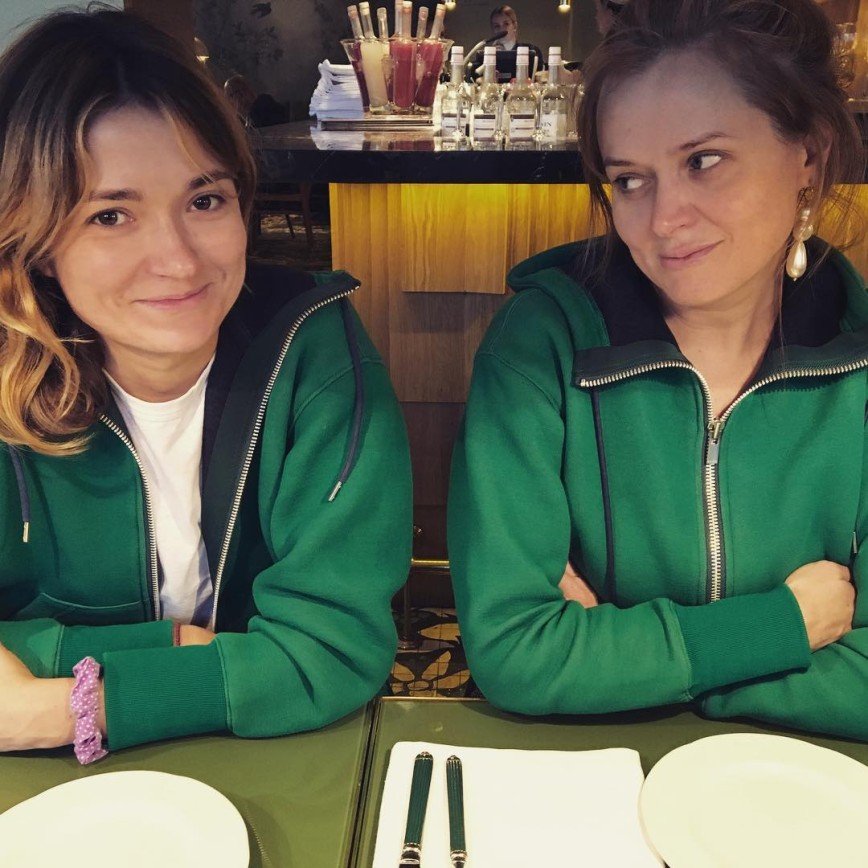 «Как близняшки»: сестры Михалковы становятся очень похожими друг на друга