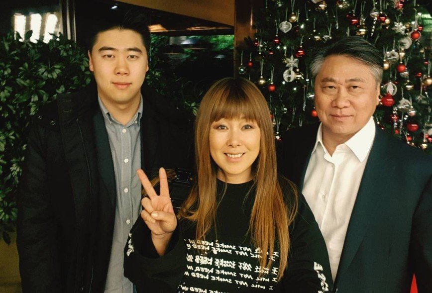 «Праздник — это просто повод»: Анита Цой заранее встретила Новый год 