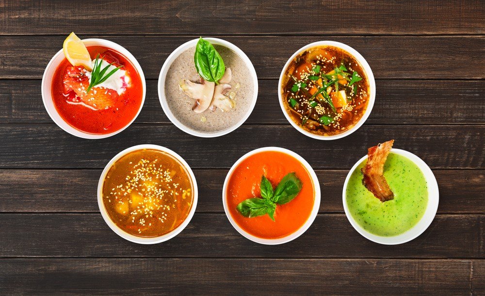 Не окрошкой единой: 4 рецепта холодных супов, которые легко приготовить и вкусно съесть