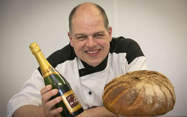 Британский пекарь испек драгоценный хлеб по рецепту XVI века