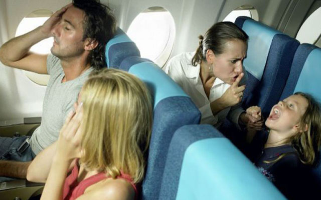 Нерадивые родители - самые раздражающие авиапассажиры