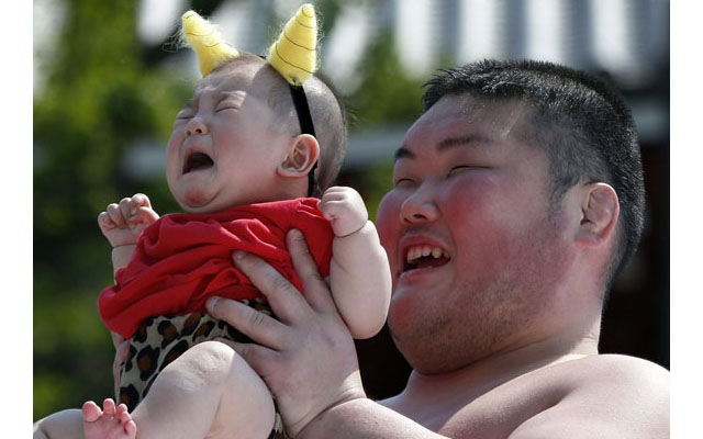 В Японии прошел фестиваль детского плача