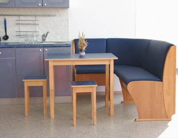 Кухонный стол и диван на кухню синее