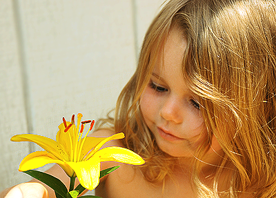 Ребенок рядом с лилией/лилиями ♛Relaxing♛