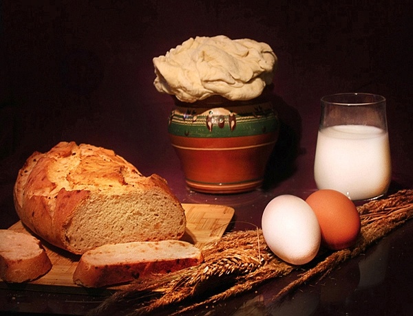 Так зарождается вкусный ароматный хлеб - колосья, мука, молоко и яйца Яшмолочка