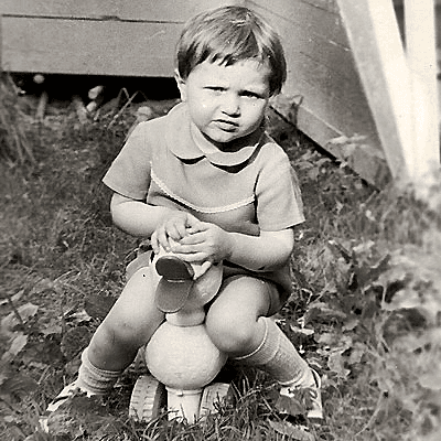 Мне 2 года, на даче с садом Schauma(ОР)