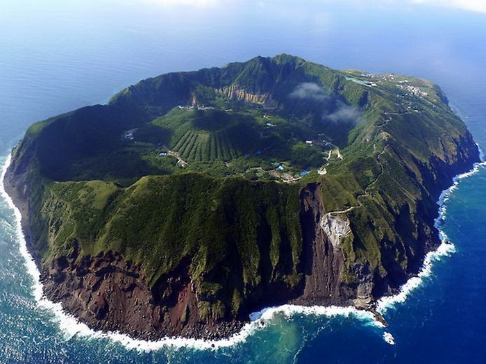 Обитаемый остров - вулкан в Японии