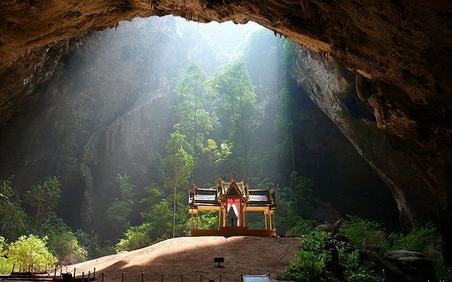 Живописная пещера Phraya Nakhon в Тайланде