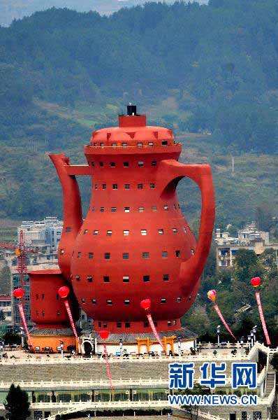 Памятник чайнику в Китае