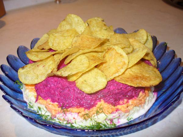Салат с чипсами и колбасным сыром рецепты