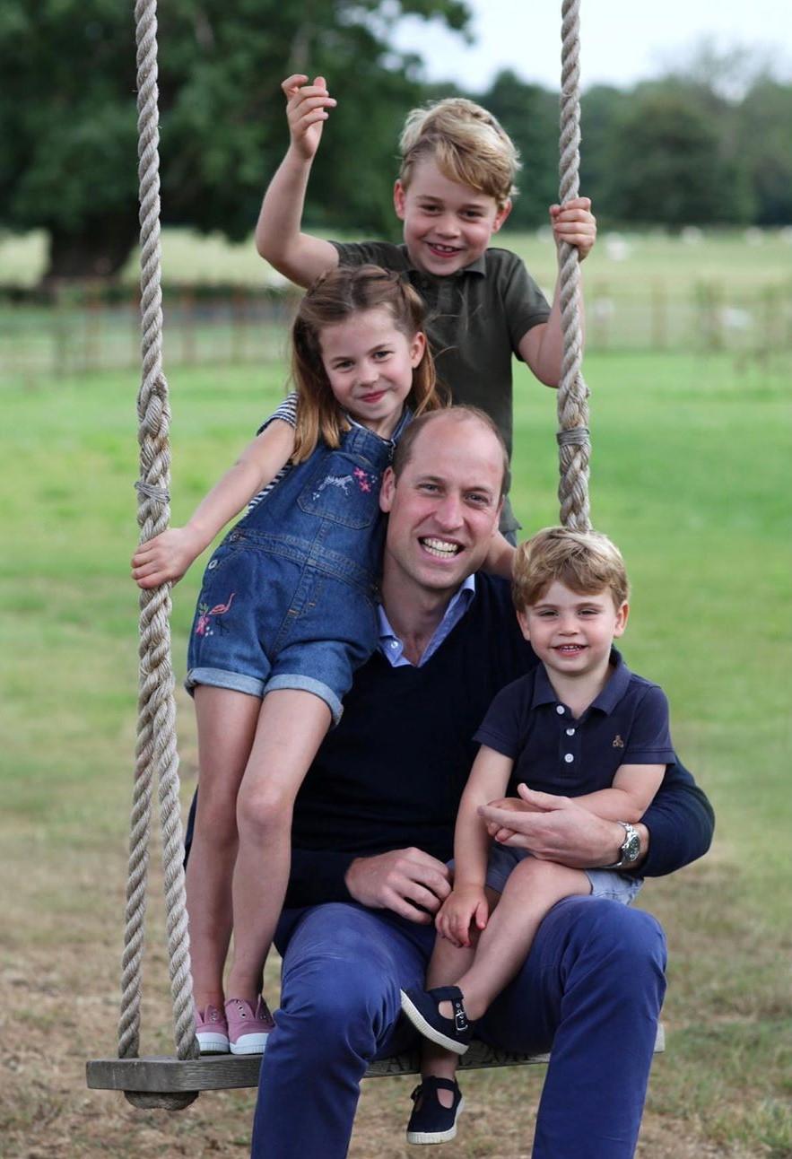 Двойной праздник: принц Уильям провел свой день рождения, веселясь с подросшими детьми