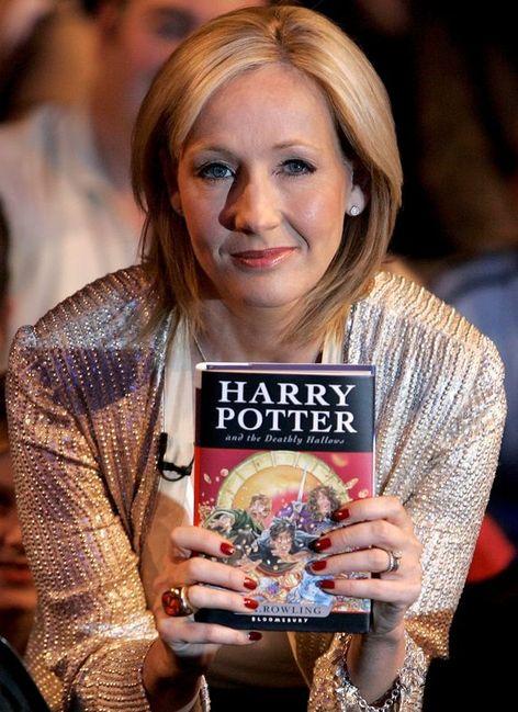 Волшебство на карантине: Джоан Роулинг предлагает записывать чтение «Гарри Поттера»